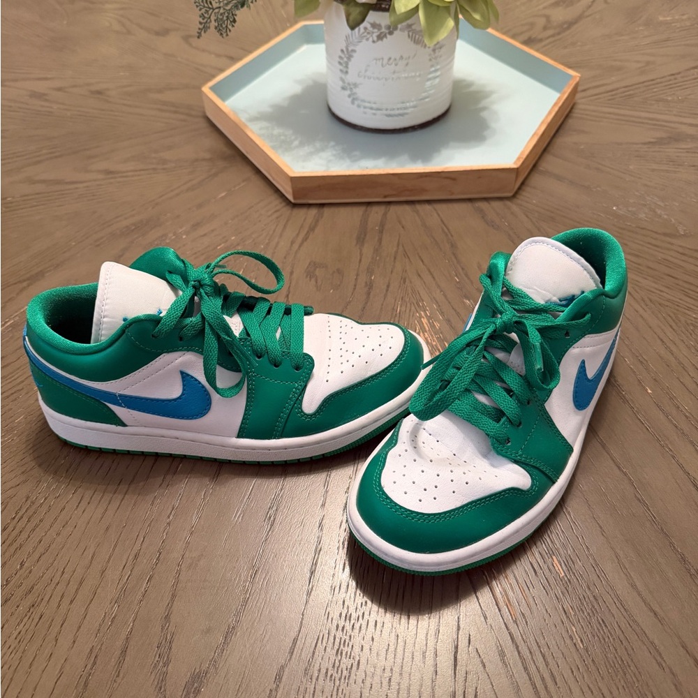 Nike Women's Sneakers in Green and White with Blue Accents